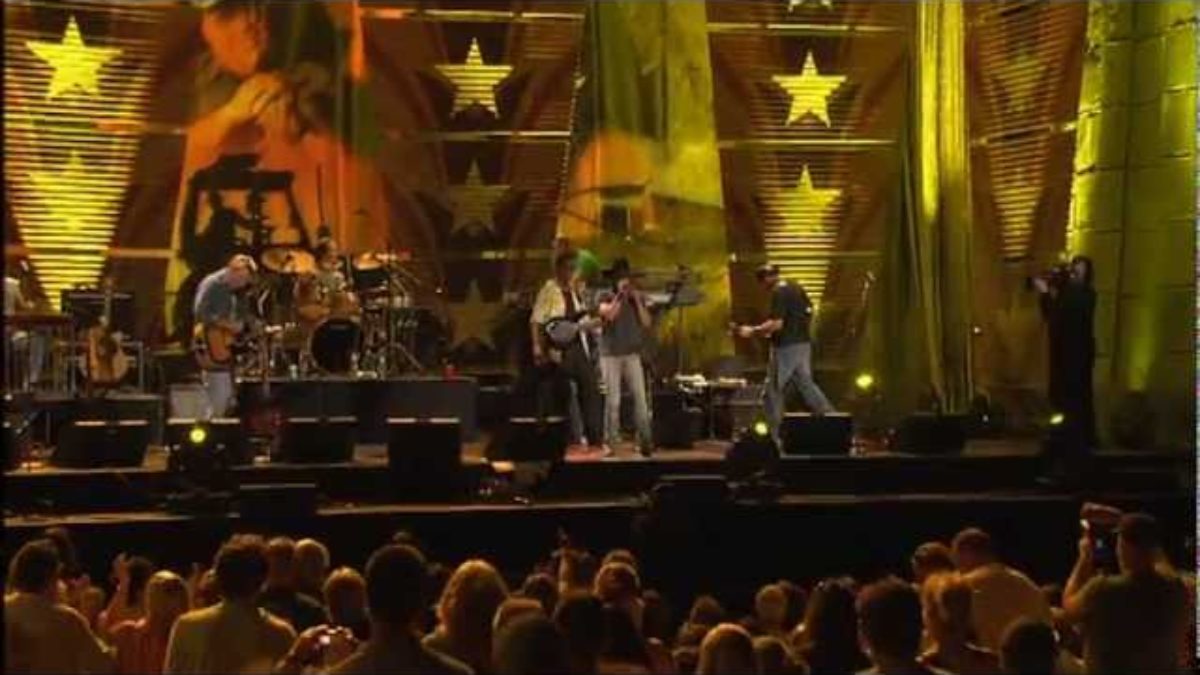 Kenny Chesney - Young (Live at Farm Aid 2005)