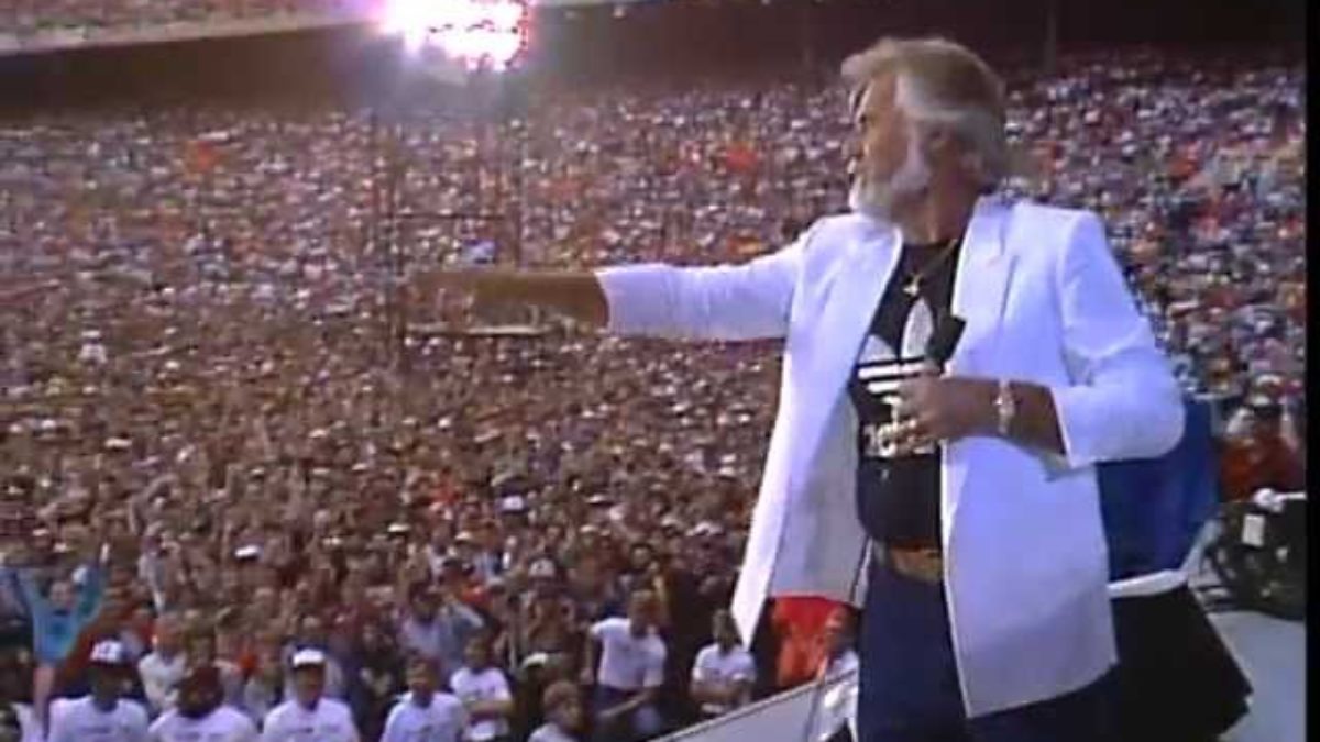 Kenny Rogers - She's a Mystery (Live at Farm Aid 1985)