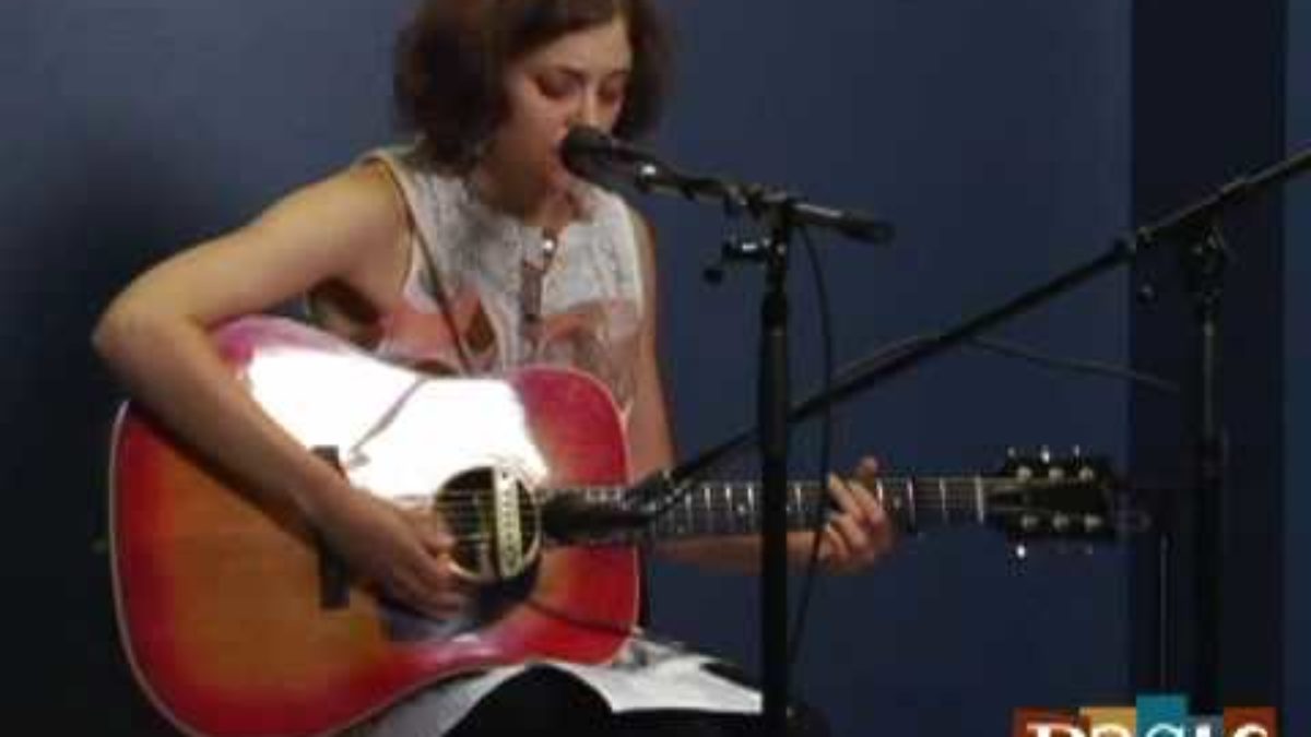 Kim Taylor "Sharp Cutting Wings" live at Paste