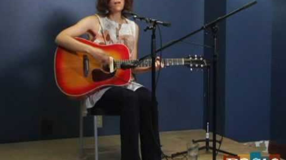 Kim Taylor "The Greatest Story" live at Paste