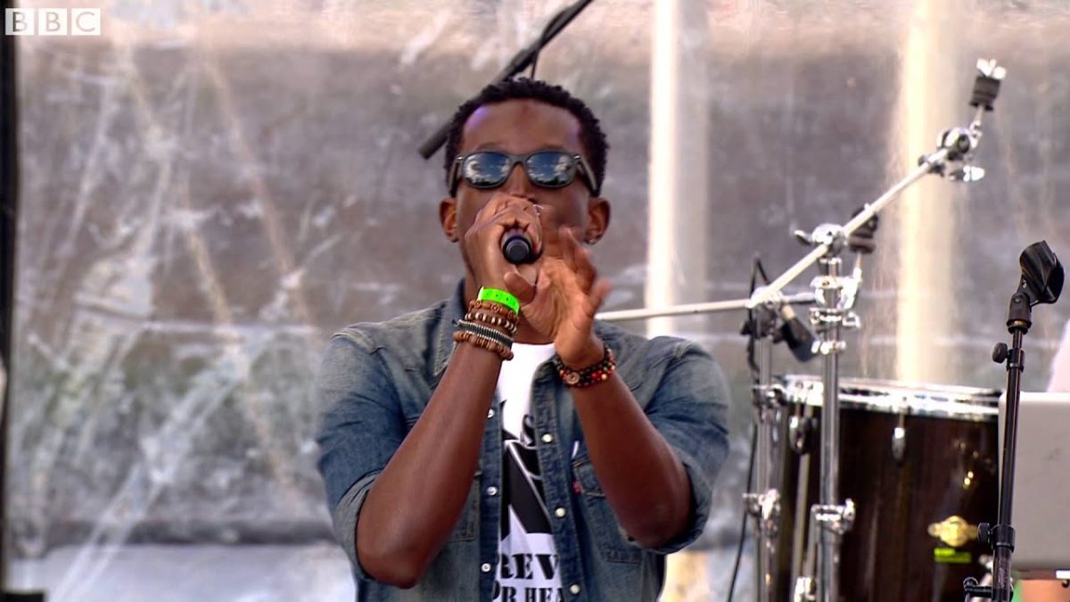 Kobi Onyame - Yo Yo TINZ (live at The Quay)