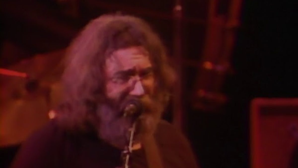 Grateful Dead - Sugar Magnolia / Sugaree - 12/31/1982 - Oakland Auditorium - Oakland, CA