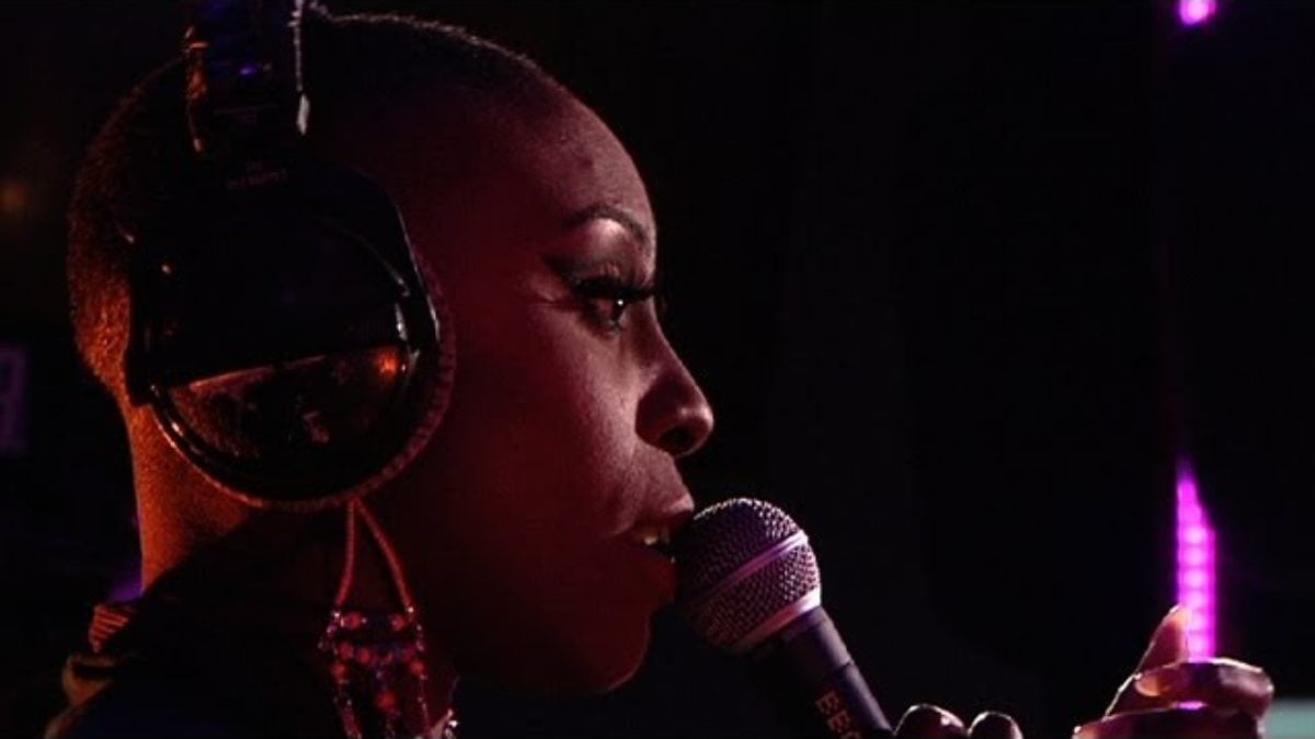 Laura Mvula covers Pink's Try in the BBC Radio 1 Live Lounge