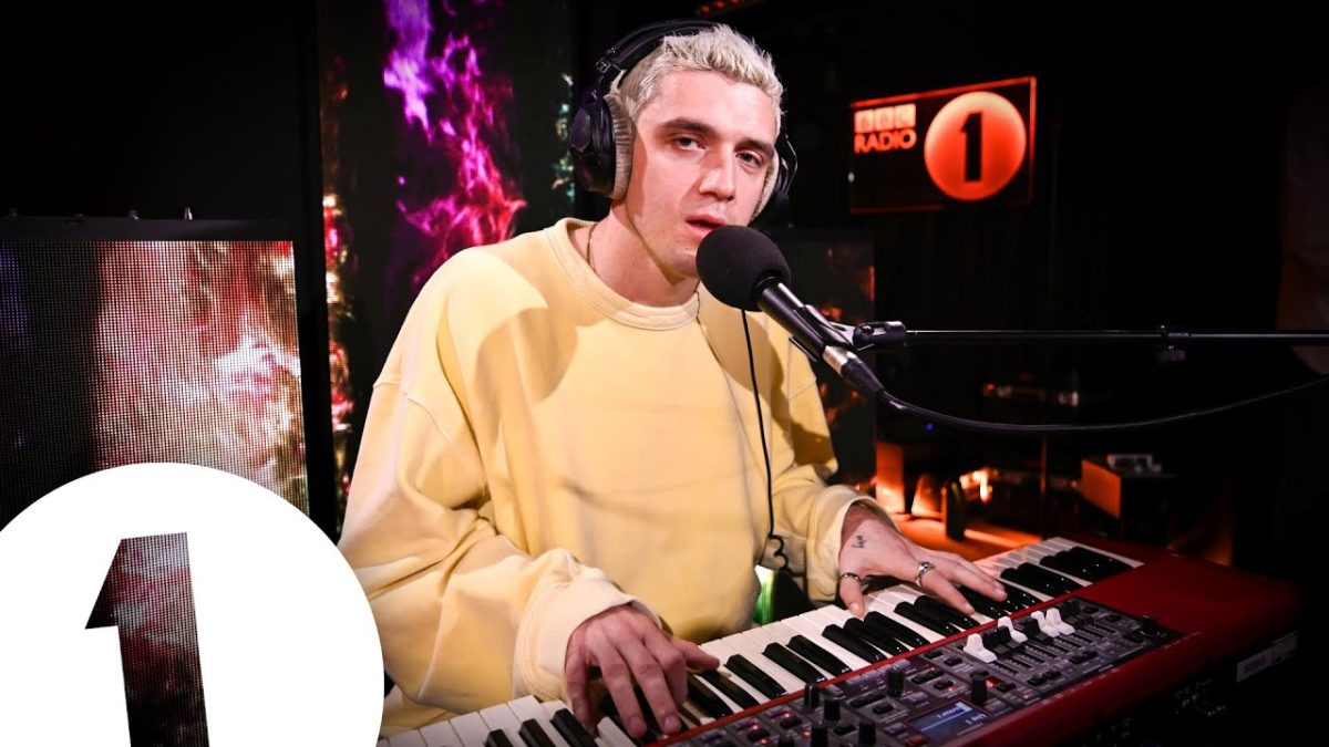 Lauv - Blinding Lights in the Live Lounge