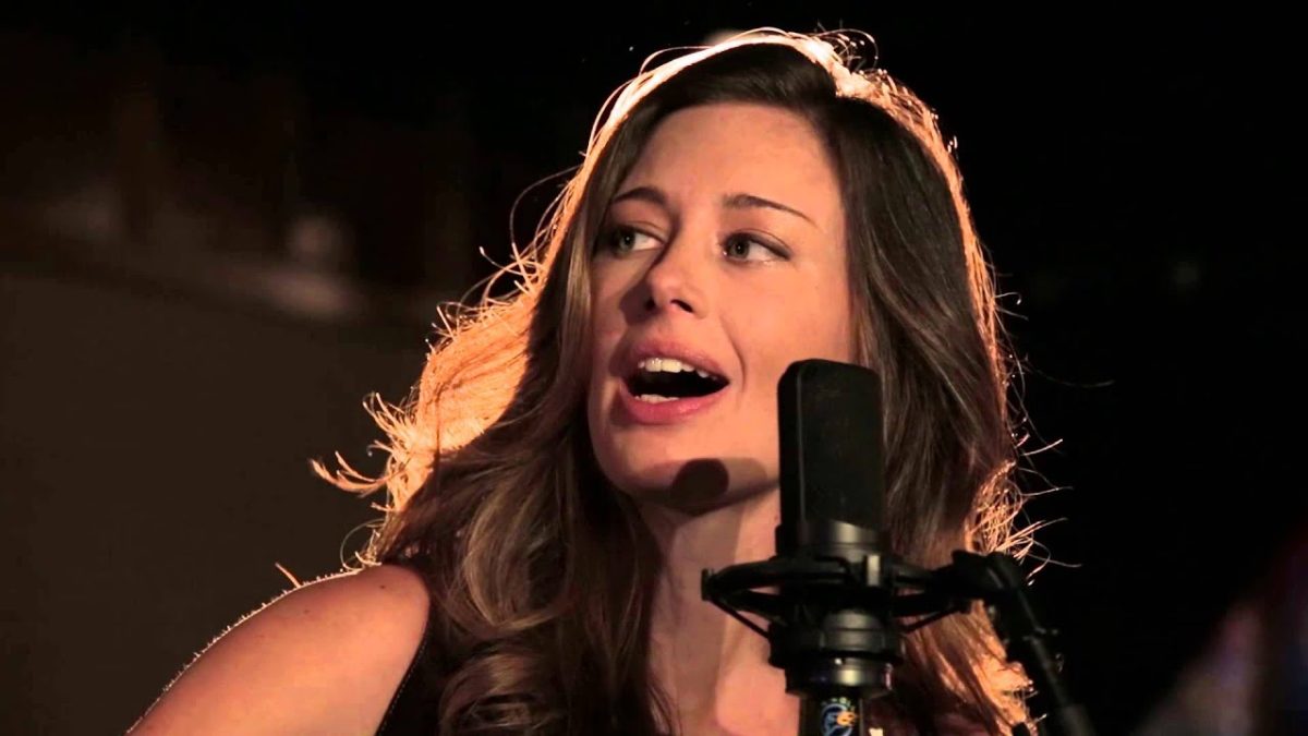 Lera Lynn - "Standing on the Moon" // The Bluegrass Situation