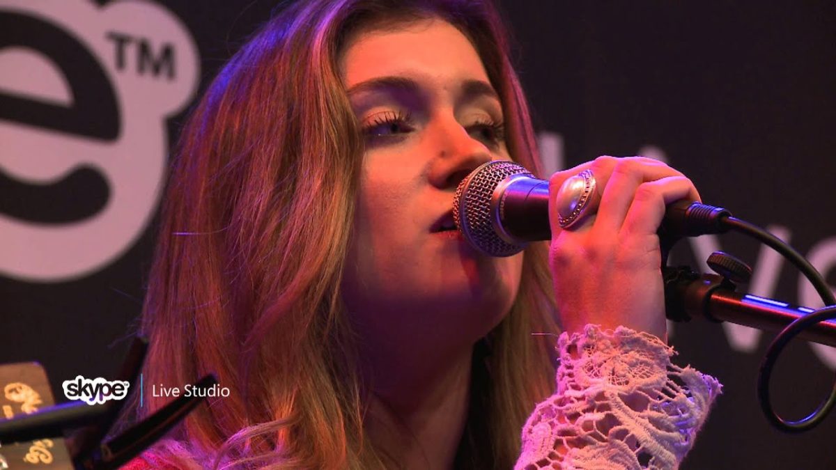 Lexi Tucker - Lone Oak Tree (98.7 THE BULL)