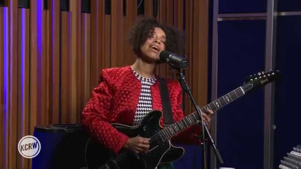 Lianne La Havas performing "Midnight" Live on KCRW