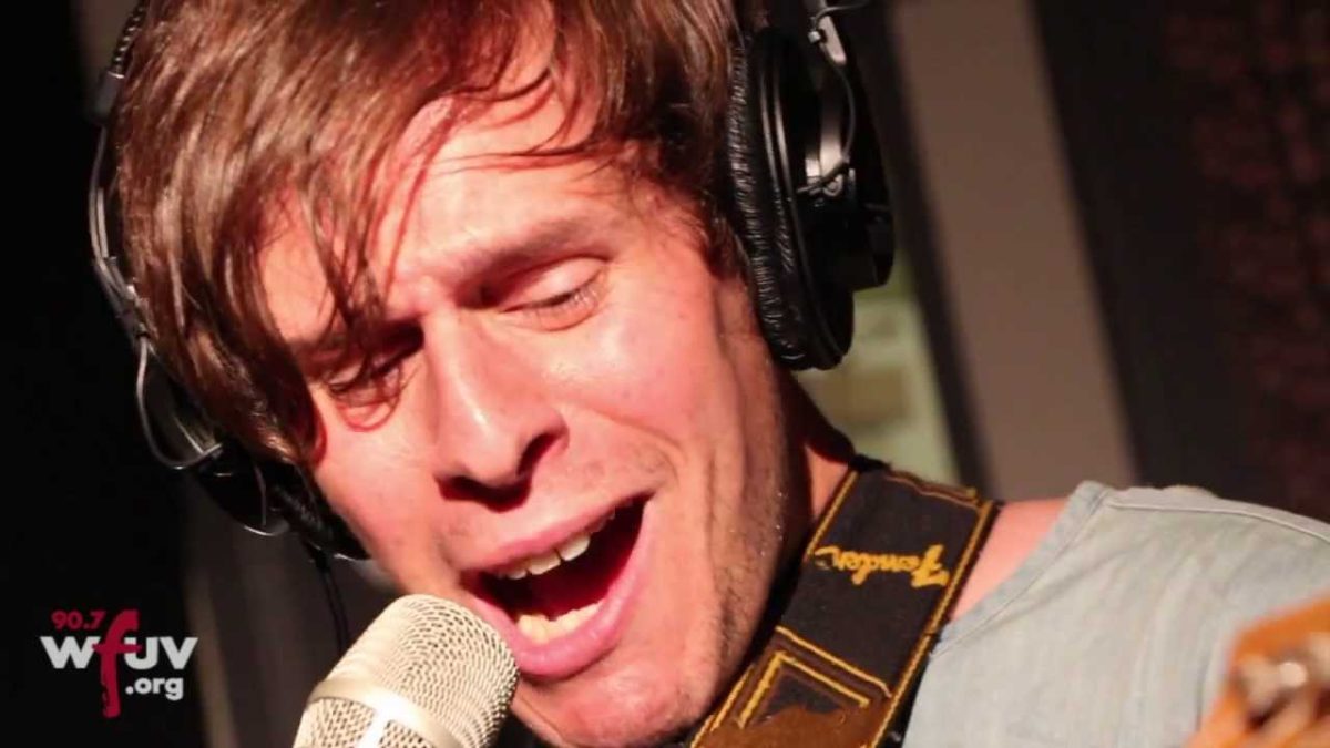 Little Comets - "Worry" (Live at WFUV)
