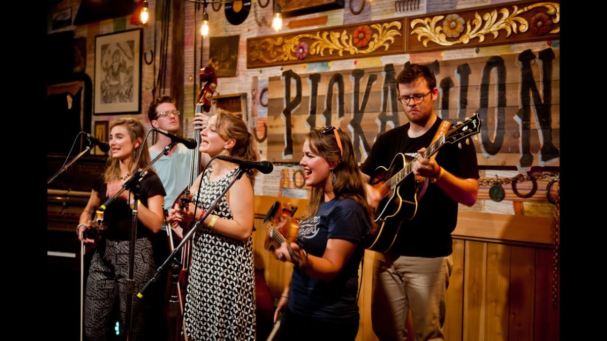 Lucky Barn (S03E04) The Quebe Sisters - Every Which-A-Way @Pickathon 2015