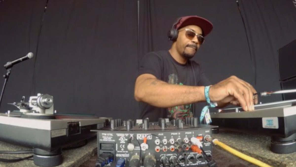 Dâm-Funk performs "Hood Pass Intact" at Primavera Sound Festival 2016 | GP4K