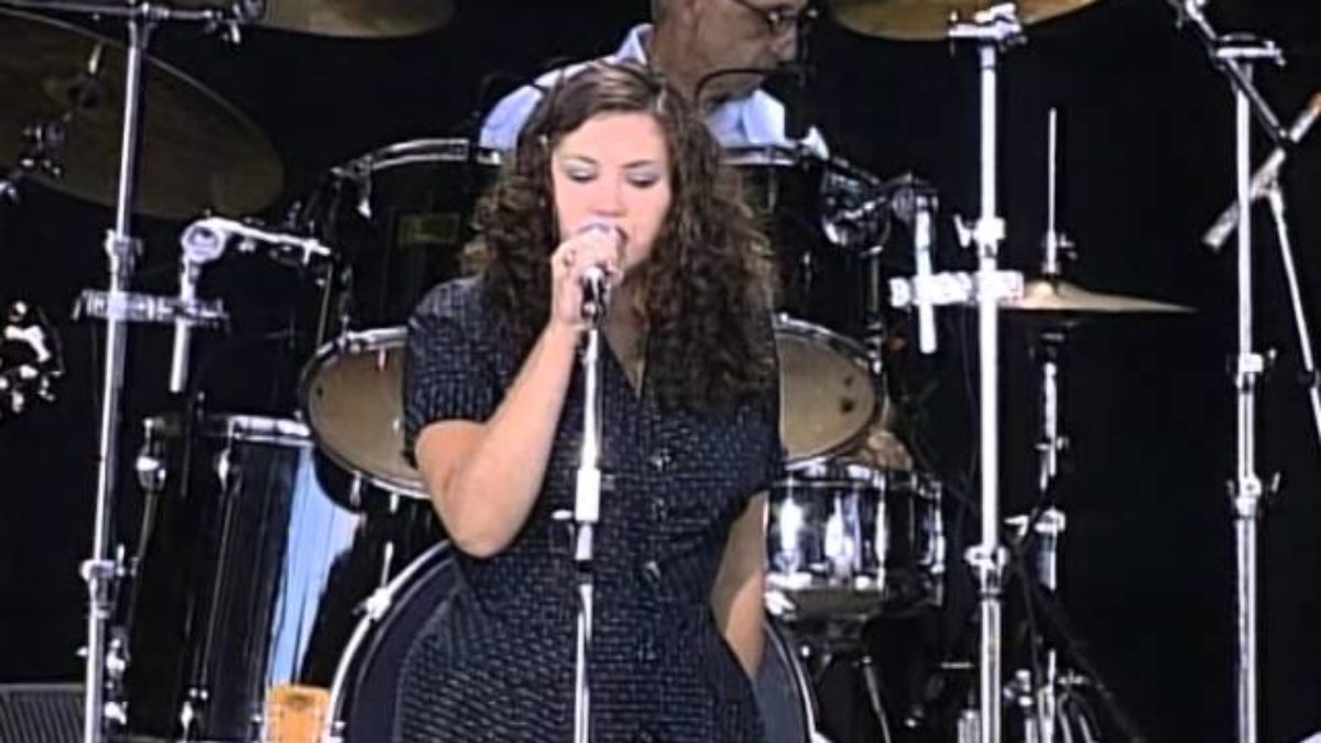 Mandy Barnett - Falling, Falling, Falling (Live at Farm Aid 1999)