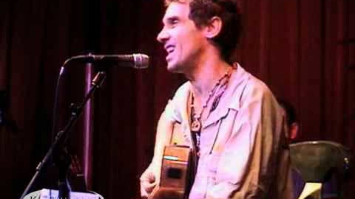 Manu Chao performing "Politik Kills" Live at KCRW's Apogee Sessions
