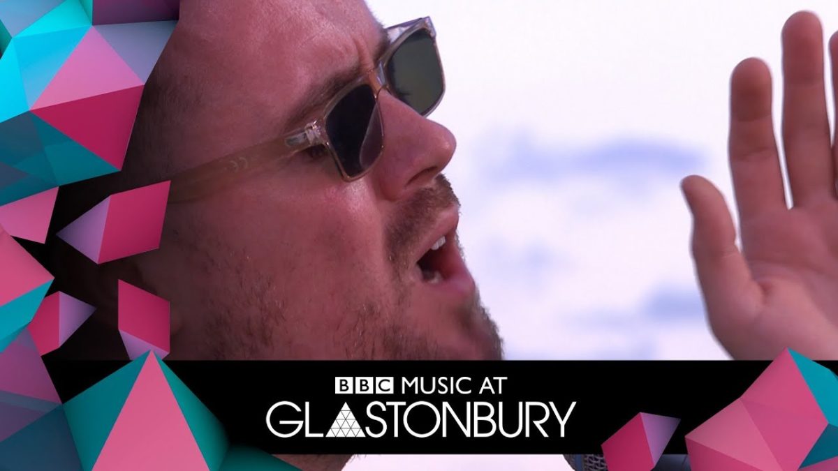 Maverick Sabre performs Drifting in session at Glastonbury 2019