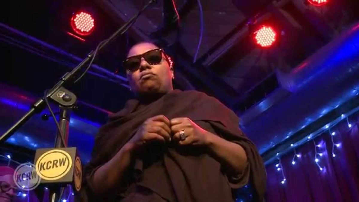 Meshell Ndegeocello performing "Conviction" Live on KCRW