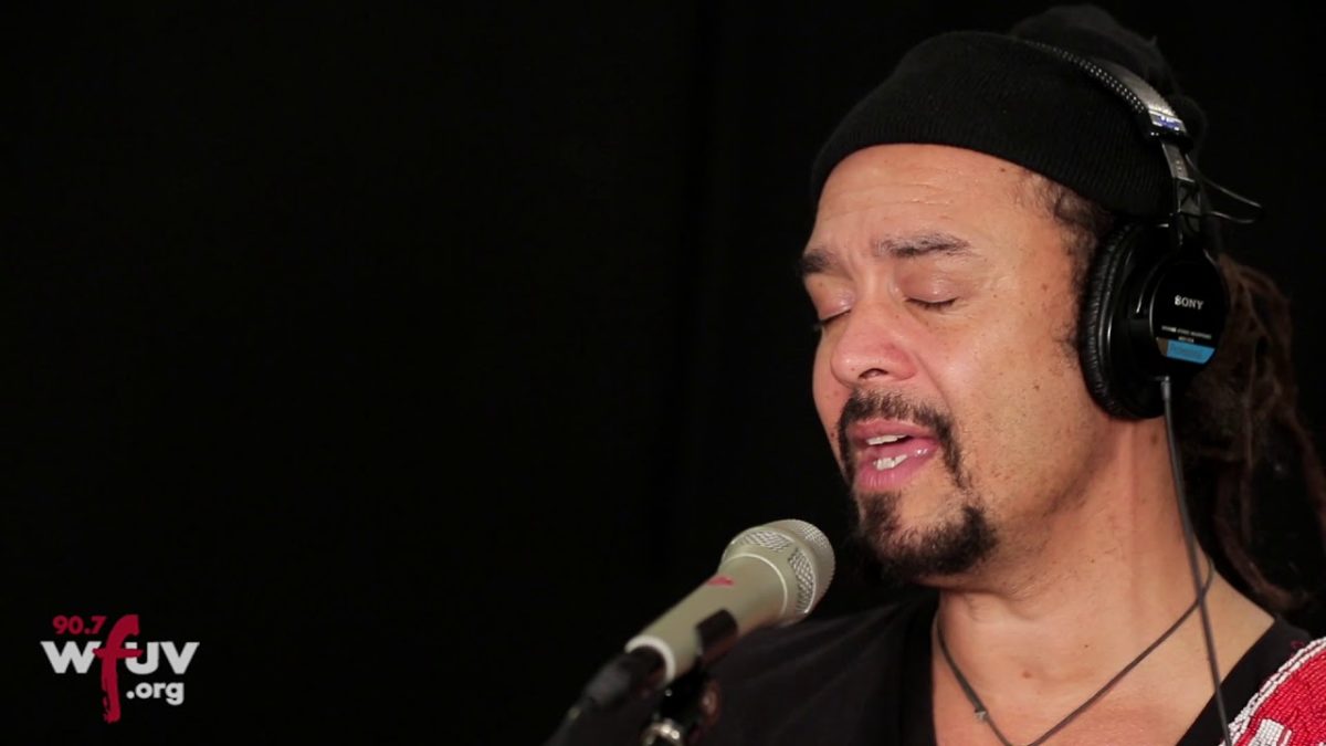 Michael Franti & Spearhead - "Nobody Cries Alone" (Live at WFUV)