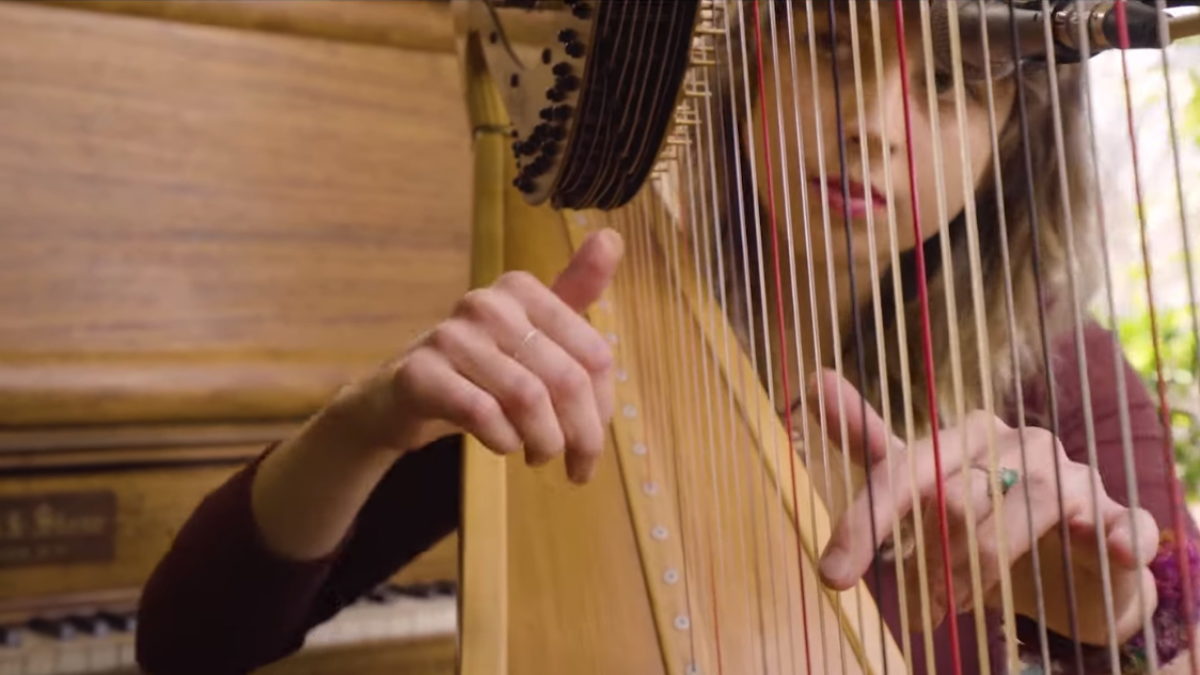 Mikaela Davis & Southern Star Cover Grateful Dead’s ‘Here Comes Sunshine’