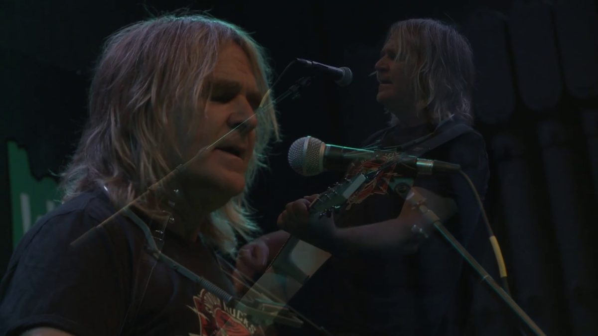 Mike Peters - Rain in the Summertime (101.9 KINK)