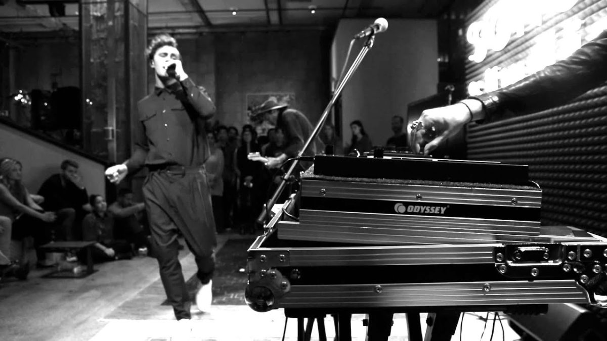 Mikky Ekko performing "Smile" Live at Sonos Studio on KCRW
