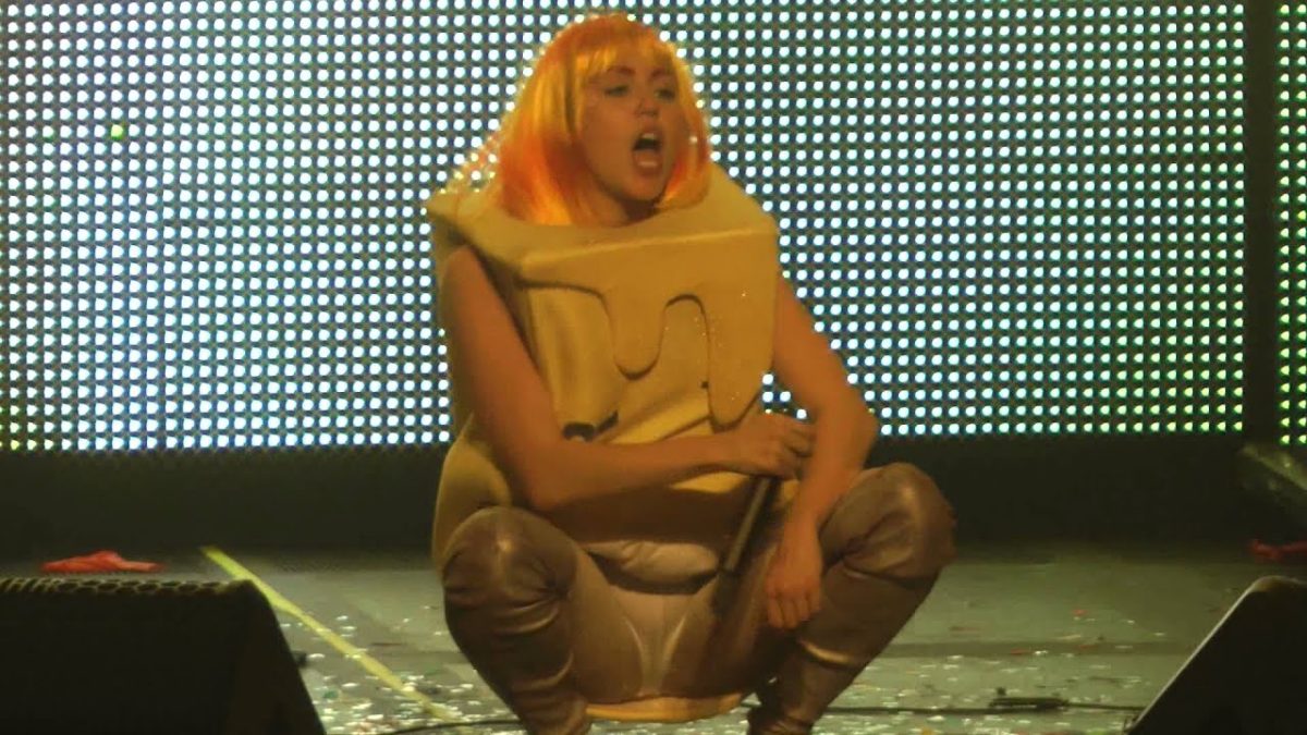 Miley Cyrus & Her Dead Petz - Slab Of Butter (Philadelphia,Pa) 12.5.15