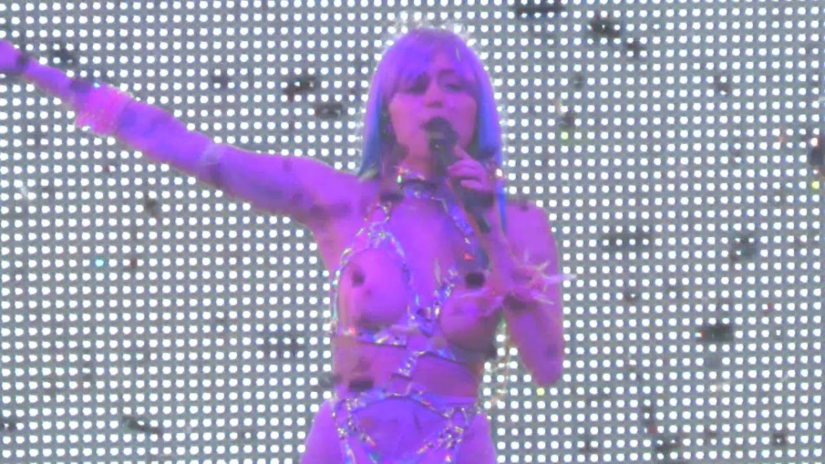 Miley Cyrus & Her Dead Petz - We Can't Stop (Philadelphia,Pa) 12.5.15