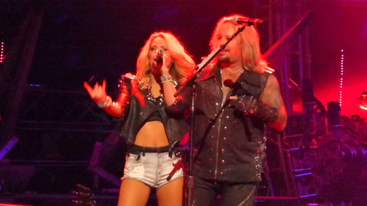 Motley Crue - (Barclay's Center) Brooklyn,Ny 8.12.15 (Part 1)