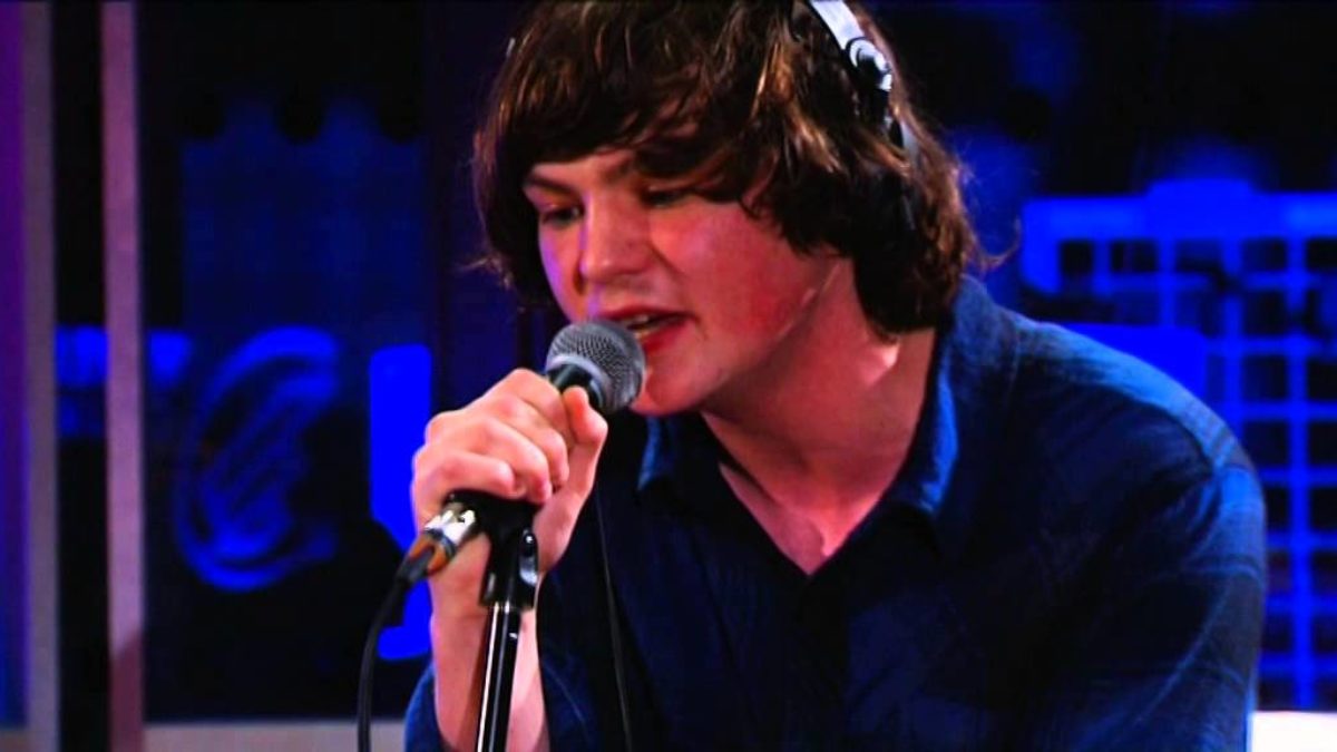 Neon Waltz - Bare Wood Aisles (live on BBC Radio Scotland)