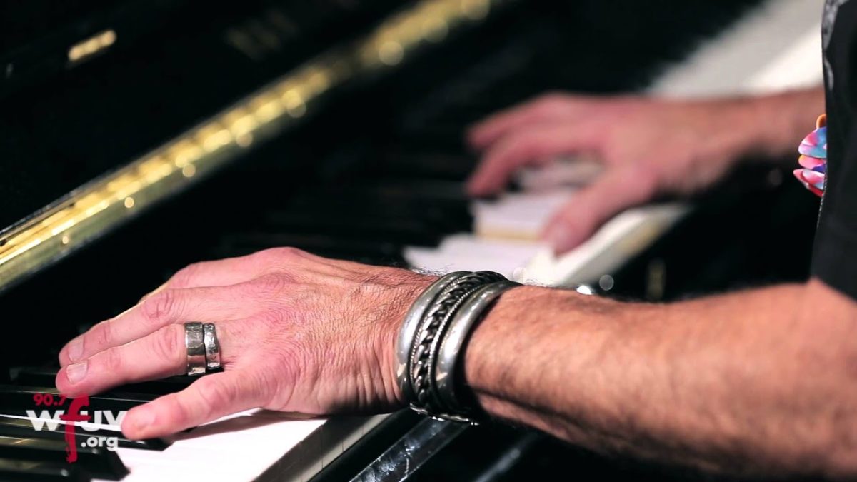Nils Lofgren - "Big Tears Fall" (Live at WFUV)