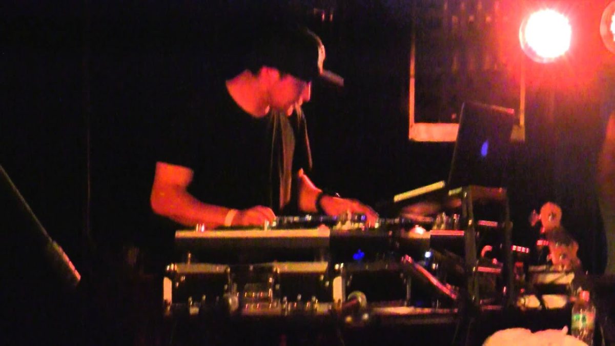 Cunninlynguists - DJ FlipFlop tears it up 5/27/11 Louisville, KY @ Vernon Club