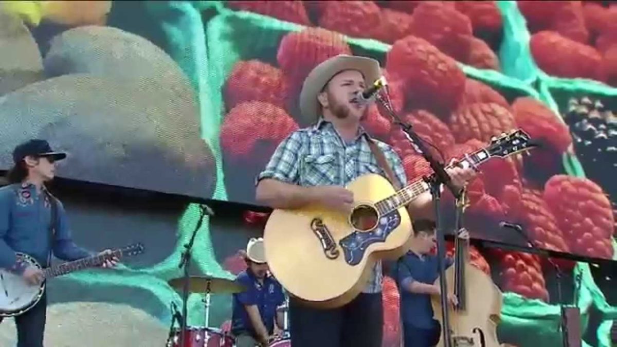 Old Crow Medicine Show - Take 'em Away (Live at Farm Aid 30)