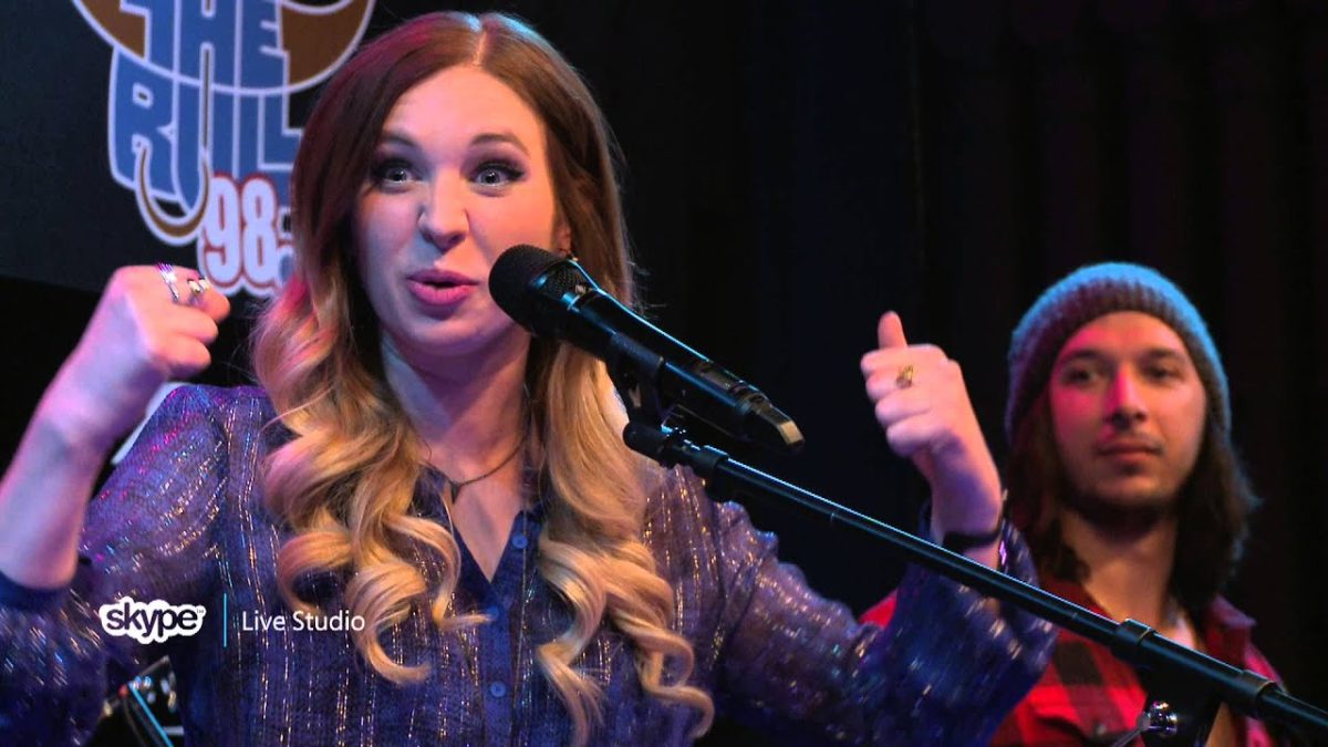 Olivia Lane - Interview (98.7 THE BULL)