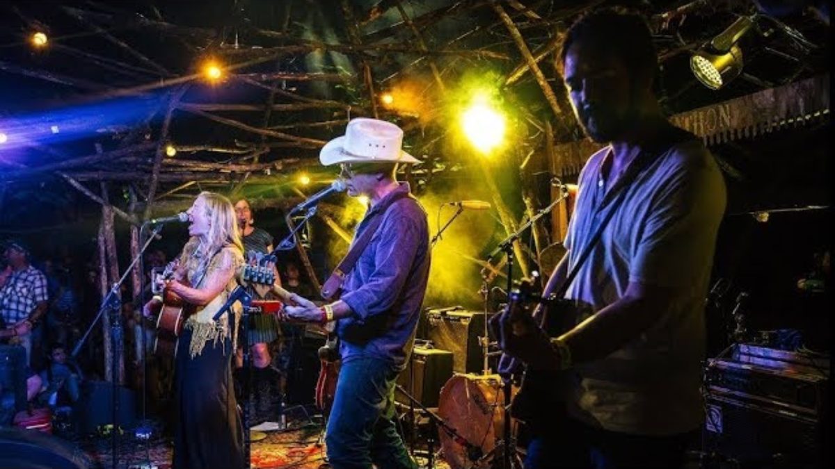 Woods Stage (S02E06) - Heartless Bastards - Down in the Canyon @Pickathon 2015