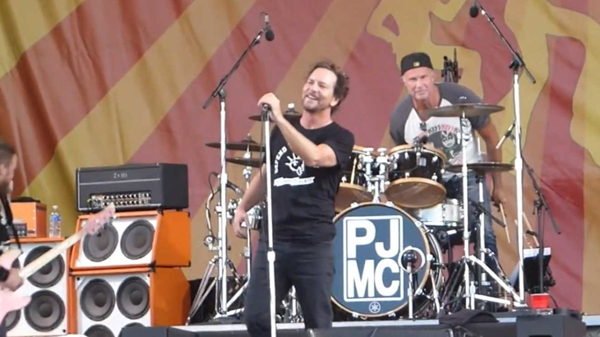 Pearl Jam Welcomes Skerik, Chad Smith, Big Sam & More At New Orleans Jazz Fest In 2016
