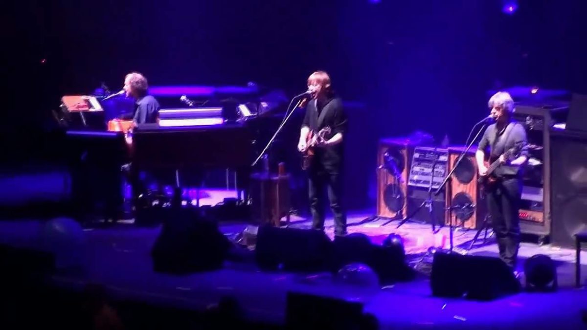Phish - 12.28.10 - Bouncing Around the Room