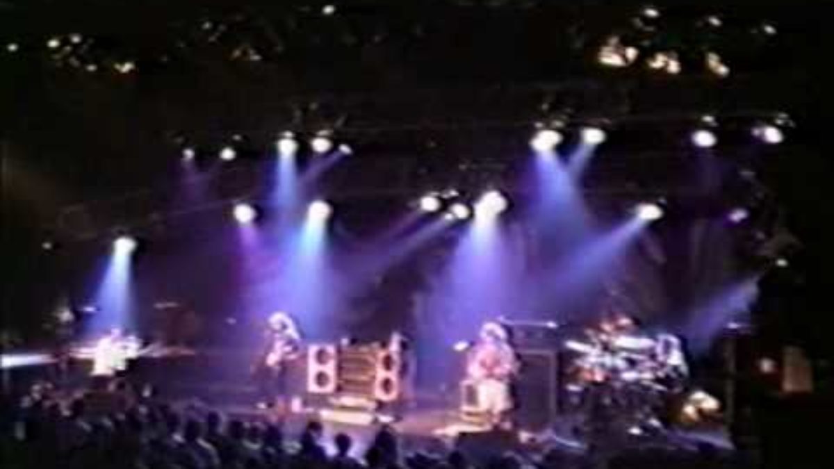 Phish Bouncing Round The Room - 8 - 13 - 1993 - Remastered Audio