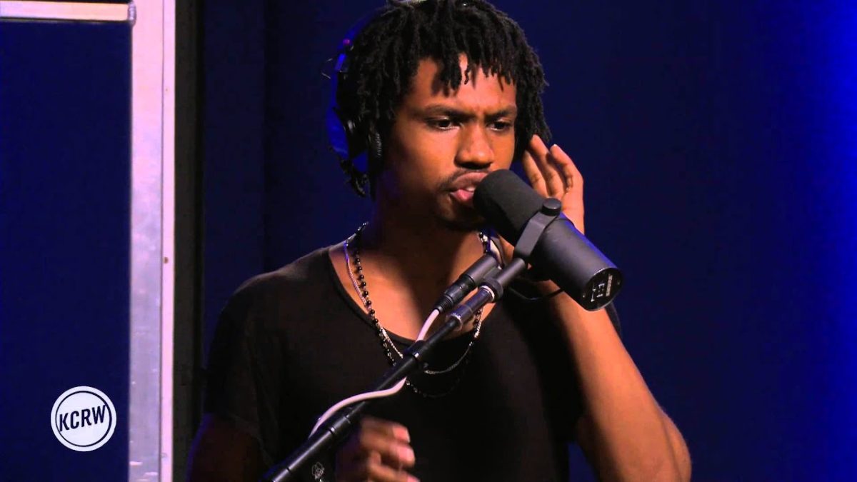 Raury performing "Friends" Live on KCRW