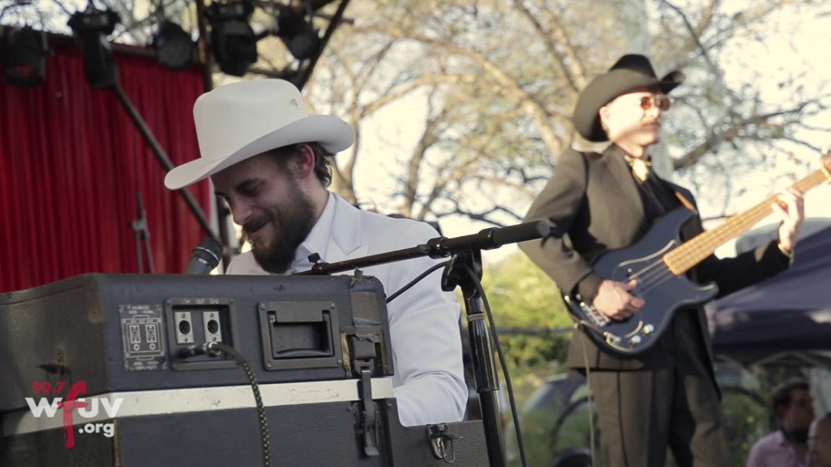 Robert Ellis - "Topo Chico" (Live at South x San José)