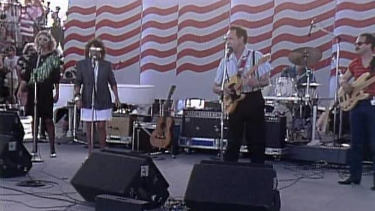 Roger Miller - King Of The Road (Live at Farm Aid 1986)