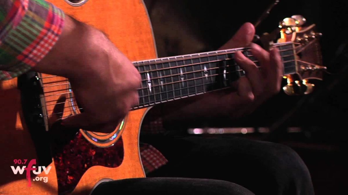 Ron Sexsmith - "Sneak Out the Back Door" (Live at WFUV)