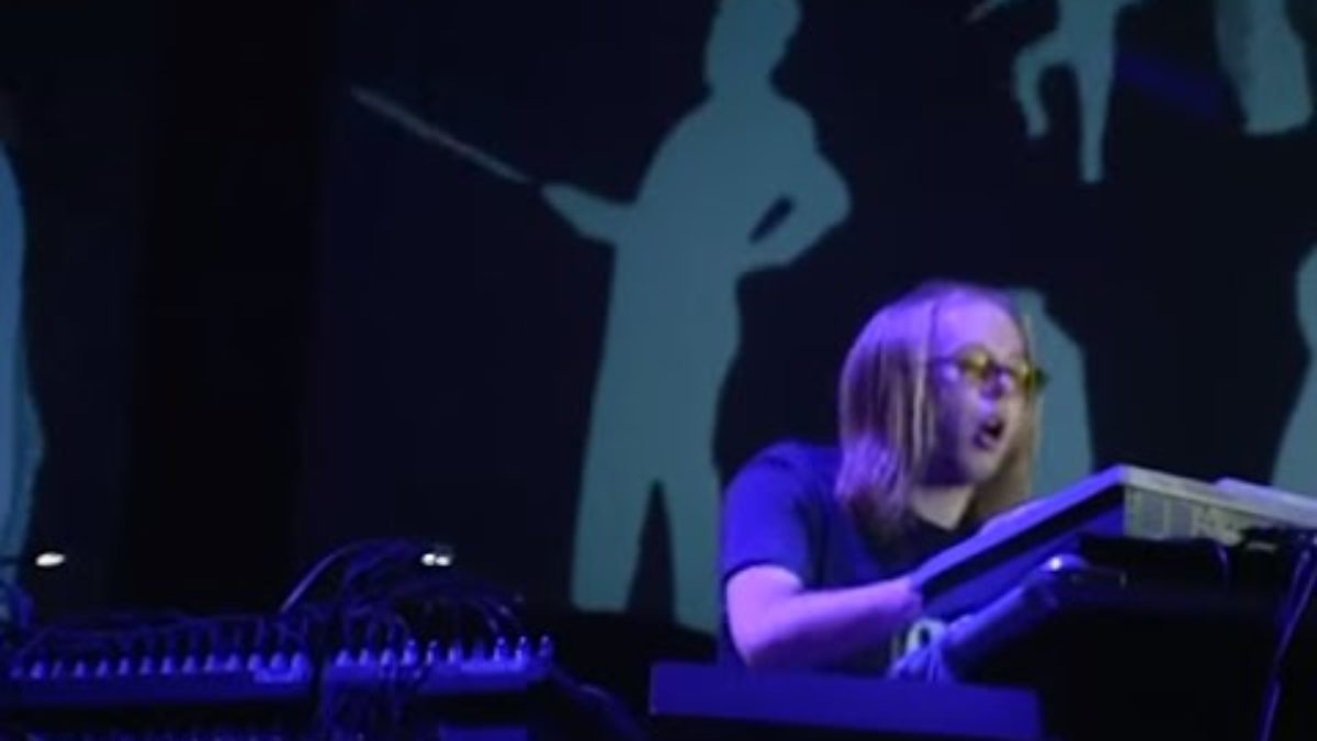 The Chemical Brothers - The Sunshine Underground - 7/24/1999 - Woodstock 99 West Stage (Official)