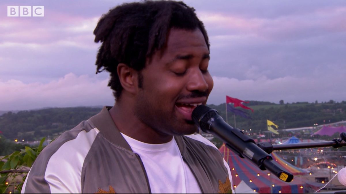 Sampha - No One Knows Me (Like The Piano) (Glastonbury session)