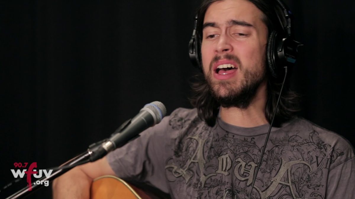 (Sandy) Alex G - "In My Arms" (Live at WFUV)