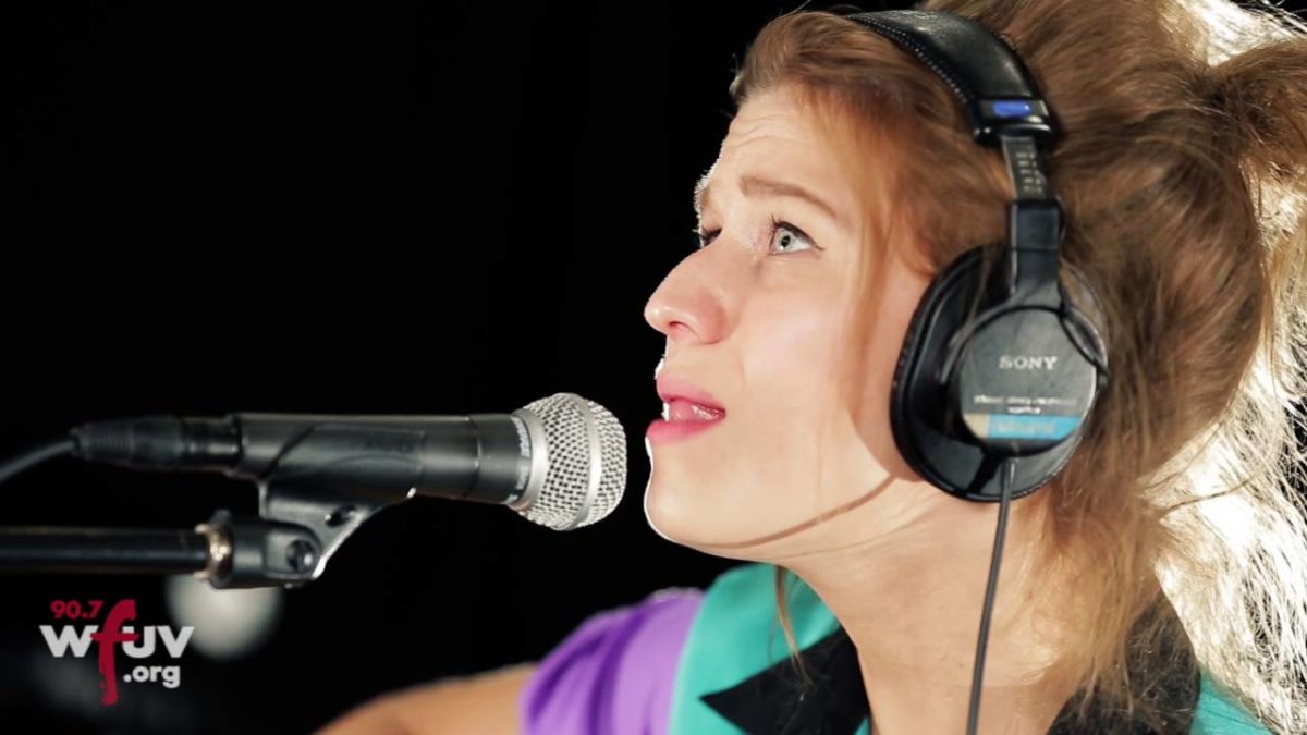 Selah Sue - "Alone" (Live at WFUV)
