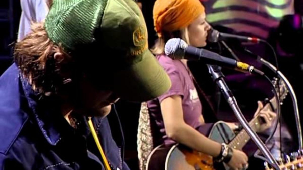 Shelby Lynne - Jesus on a Greyhound (Live at Farm Aid 2006)