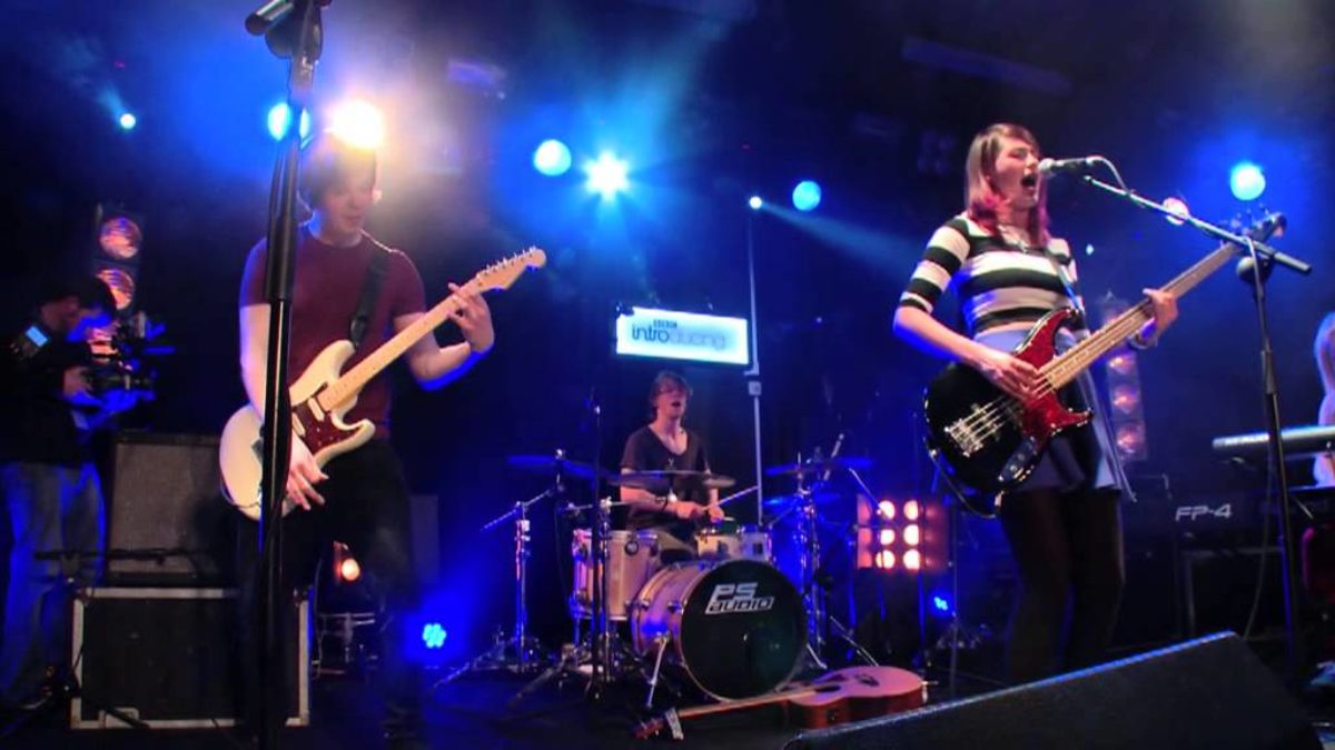 Silhouette - Can't Keep Up (Live in Derry~Londonderry)