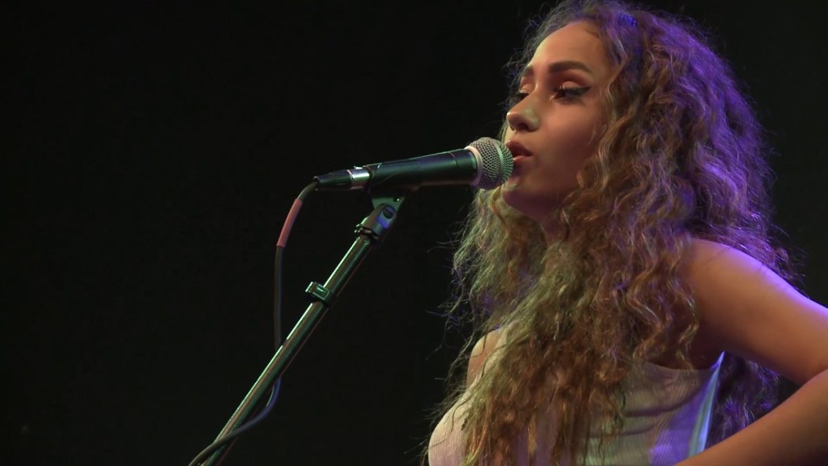 Skylar Stecker - Let It Show (LIVE 95.5)