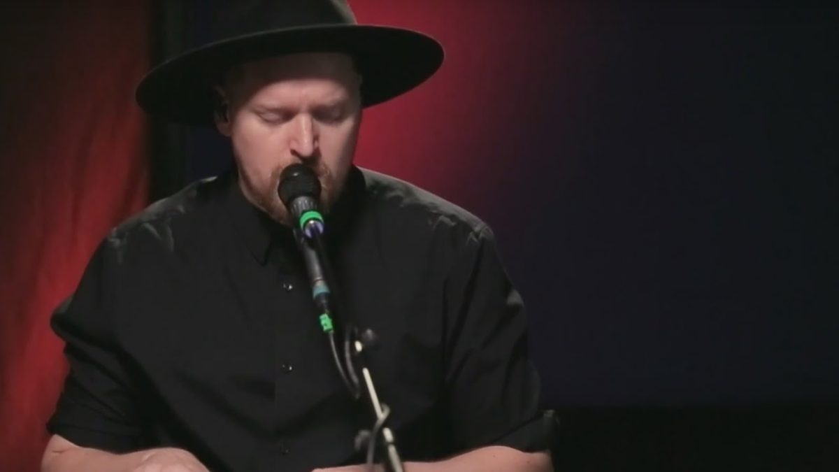 SOHN performing "Signal" Live on KCRW