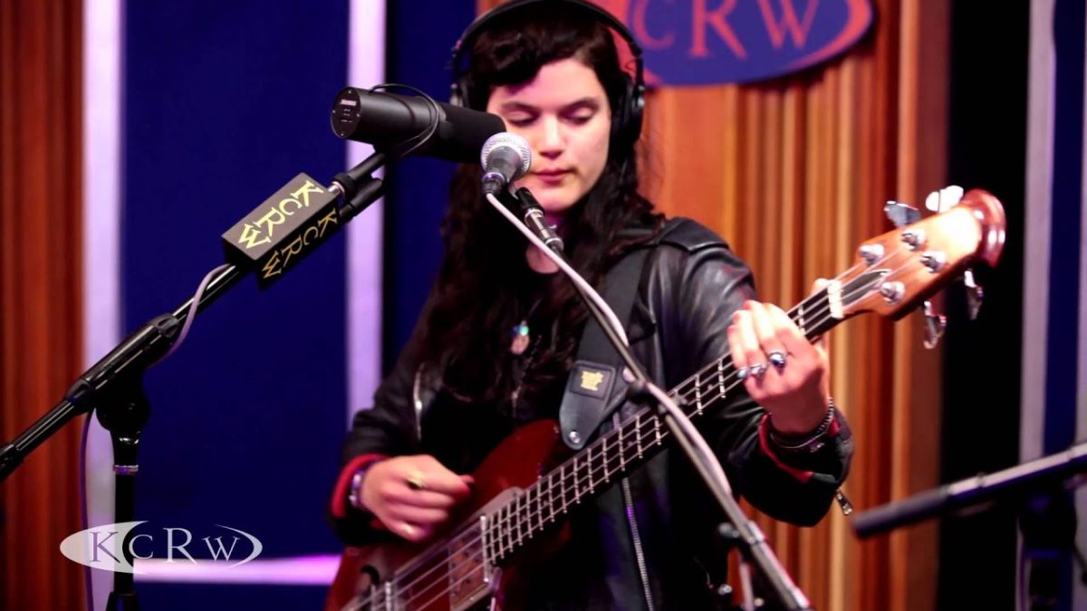 Soko performing "I Just Want To Make It New With You" Live on KCRW