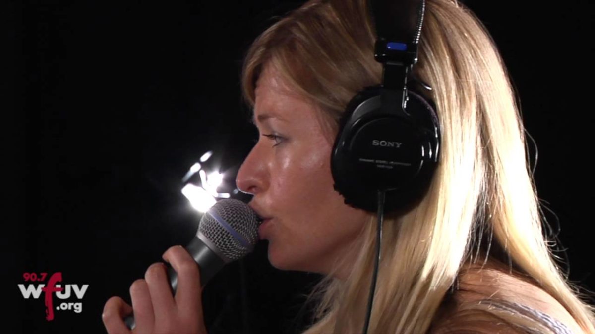 Still Corners - "Beginning to Blue" (Live at WFUV)