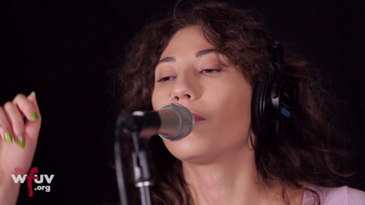 Tei Shi - "Keep Running" (Live at WFUV)
