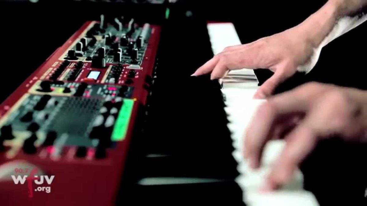 The Antlers - "Hotel" (Live at WFUV)